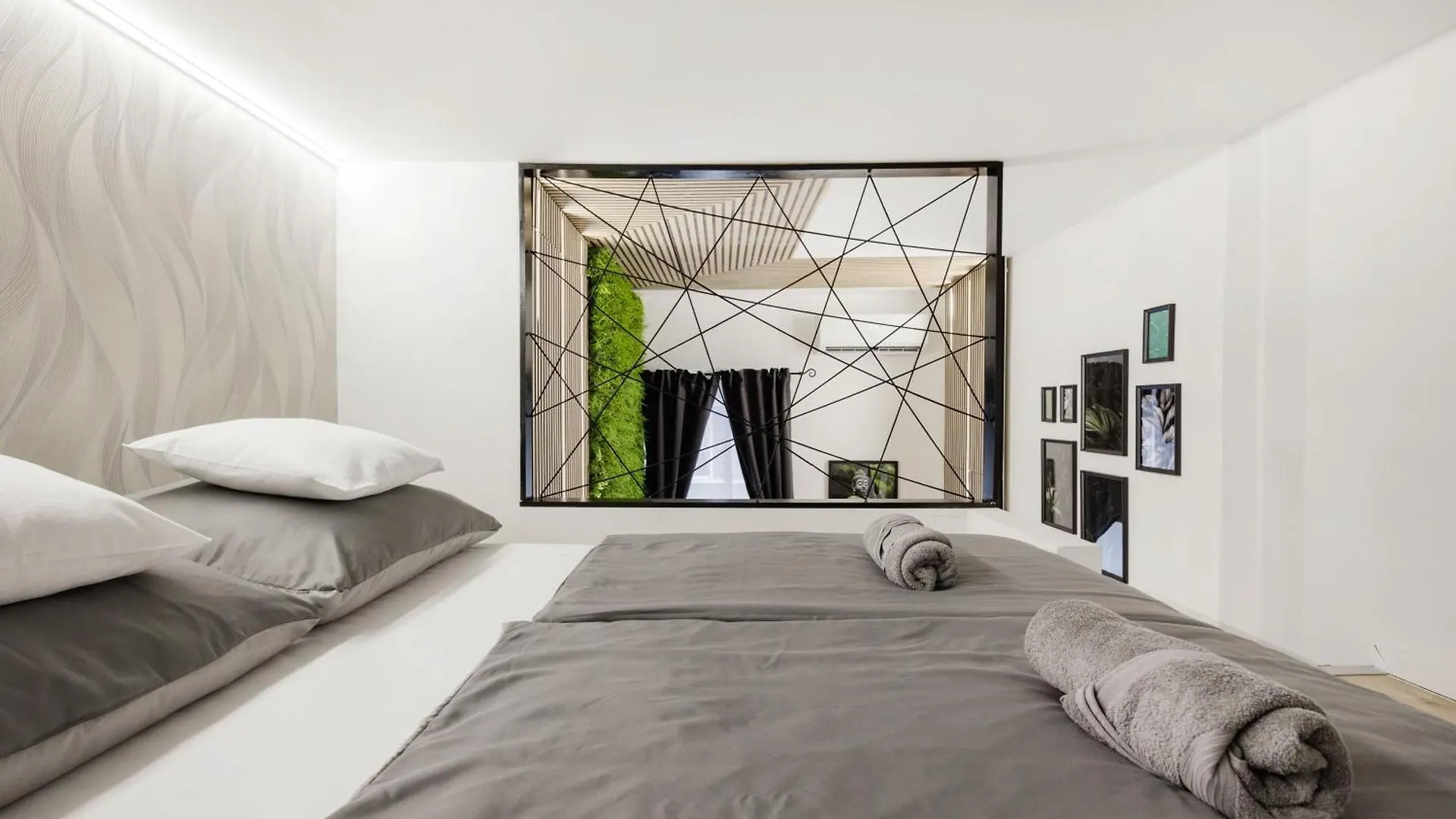 Modern Downtown Oasis Apartment Budapest