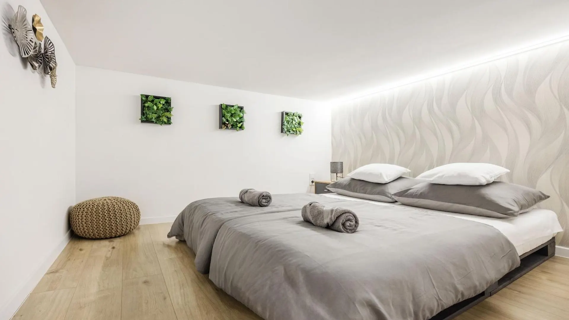 Modern Downtown Oasis Apartment Budapest